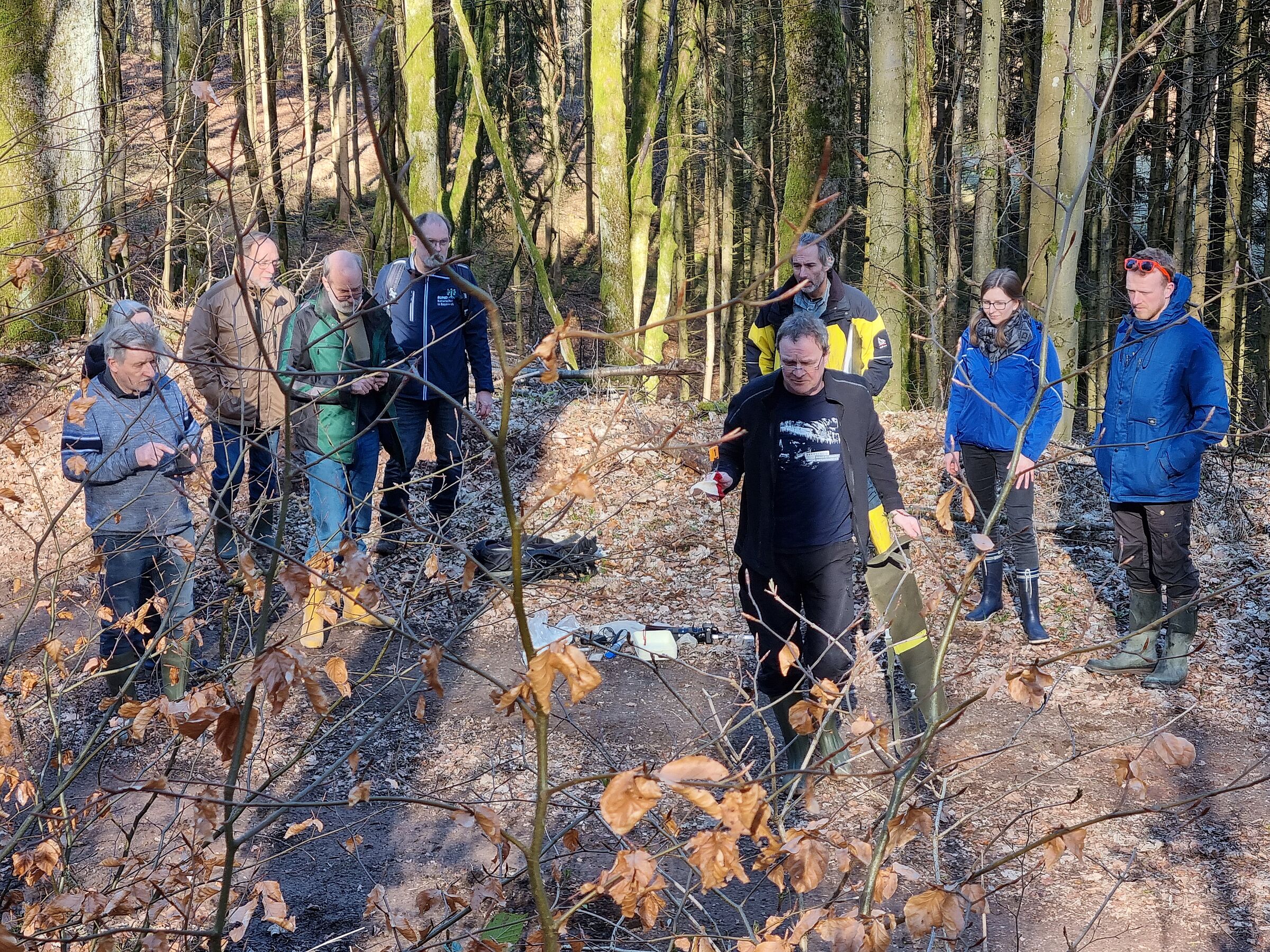 Praktische Quellenkartierungsschulung im Gelände